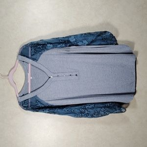 2/$10 04534 Indigo Thread Co gray knit top w/blue embroidered sleeves 2X